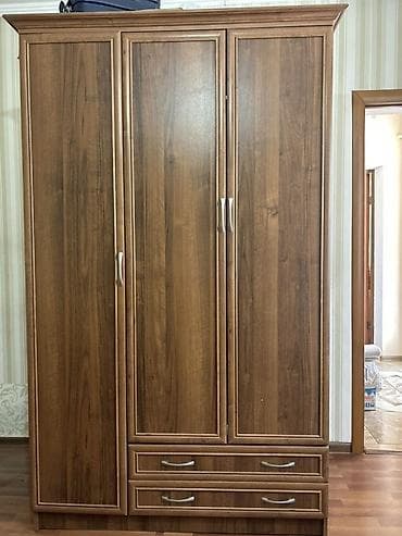 трёхдверный шкаф: Шифоньер, шкаф для одежды, Б/у, Прямой, ЛДСП — 1