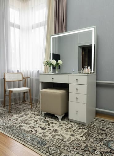 тумбочки стол: Туалетный столик с подсветкой - Большое прямоугольное зеркало с — 1