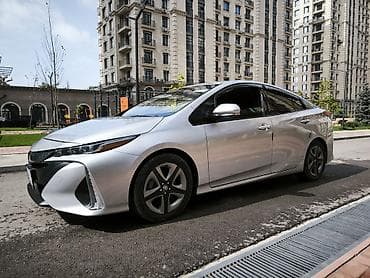 byd e9: Toyota Prius: 2017 г., 1.8 л, Автомат, Гибрид, Хэтчбэк — 1
