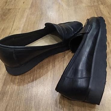 1. Туфли черное на невысокой платфоме. размер на 37 в хорошем сост