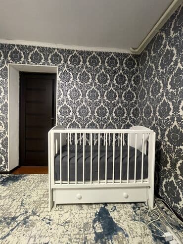 кроватка для девочки: Манеж-кровать, Б/у, С комодом, Дерево — 1