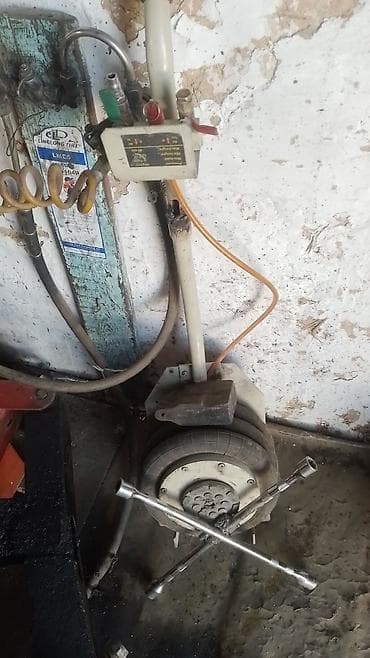 Автосервисное оборудование: Комплект оборудования для шиномонтажа и ремонта колес. Состав: - — 7