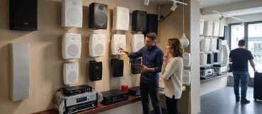 музыкальный центр колонки: Колонки фоновой музык для магазинов, кафе и ресторанов .Имеются все — 1