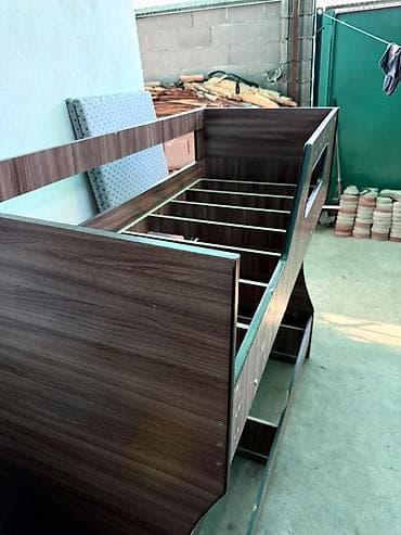 sofa bed: Двухъярусная кровать из ЛДСП с матрасами, Б/У, 1.80×75см, (самовывоз) — 1