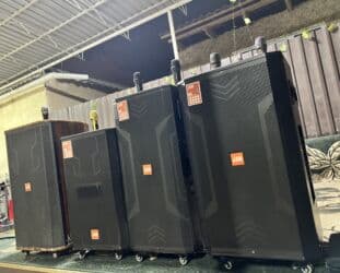 микрофон ош: Аренда большой КОЛОНКИ На все мероприятии Подключение bluetooth — 1