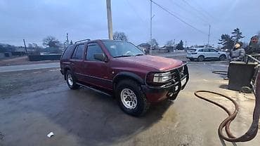 купить наклейки на авто: Продаётся внедорожник 5‑дверный в бордовом цвете. Основные — 3