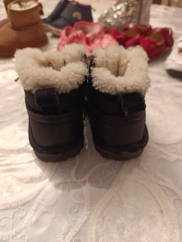 Босоножки, сандалии, шлепанцы: Продаю детскую ботинку. Размер 21. почти новый, хорошем состоянии — 2