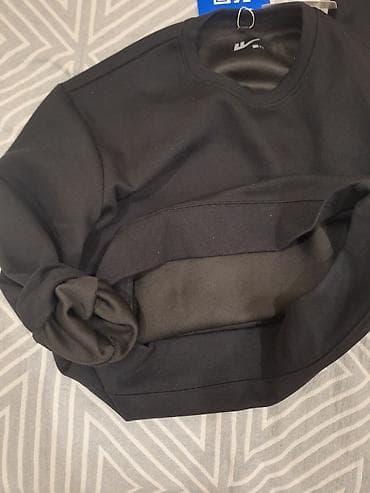 Шорты: Новые мегкие кофты чёрного и серого цвета. Ни разу не одевал, плюс ещё — 6
