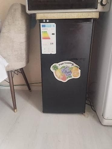 Холодильники: Компактный однокамерный мини-холодильник черного цвета — 1