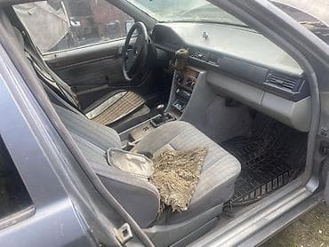 mazda 3: Mercedes-Benz W124: 1987 г., 2.3 л, Механика, Бензин, Седан — 5