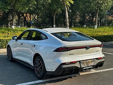 скоро: Changan : 2024 г., 1.5 л, Автомат, Гибрид, Хэтчбэк — 6