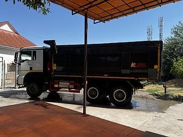 arizzo 8: Самосвал HOWO (CNHTC/Sinotruk), 6x4 - Модель: HOWO (эмблема CNHTC — 4