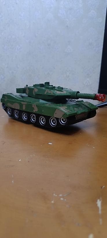 танки игрушки: Игрушечный робот-танк трансформер. В отличном состоянии. Присутствуют — 4