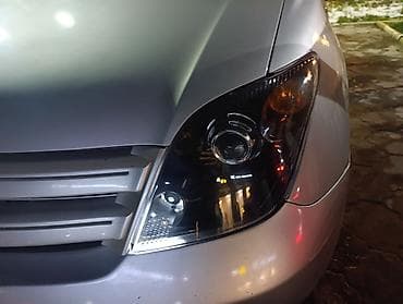 Транспорт: Toyota Ist: 2002 г., 1.5 л, Автомат, Бензин, Хэтчбэк — 1