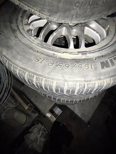 шины бу бишкек 15: Дөңгөлөктөр монтажда 195 / 65 / R 15, All-season, Комплект, Куйма, тешиктери - 5 — 3