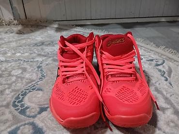 футбольный кроссовки: Красные кроссовки ASICS с высоким верхом, выполненные из комбинации — 1