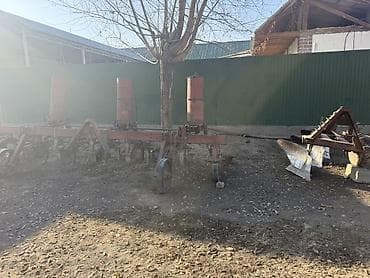 притцеп сельхоз: Культиватор-окучник с туковыми бункерами, навесной, многострочный — 1