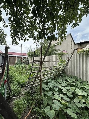 Дома: Продается жилой дом с участком в частном секторе. Продается дом по — 8