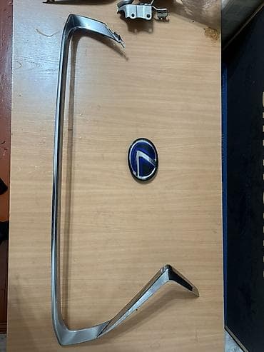 краска на авто: Решетка радиатора Lexus 2020 г., Б/у, Оригинал — 1