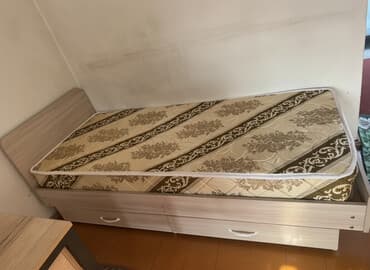 кровать срочно: Спальный гарнитур, Б/у, Односпальная кровать, Шкаф, Бесплатная доставка, цвет - Бежевый — 1