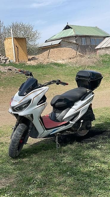 детский мопед на бензине: Скутер/мопед 50–150 см³ (визуально спортивный городской скутер) — 1