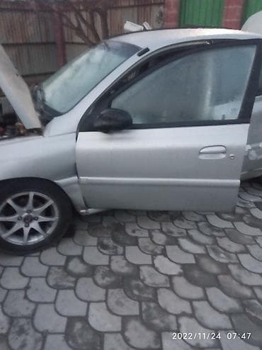 Продаю запчасти на Киа Рио 2000 до 2006 года есть почти все двигатель