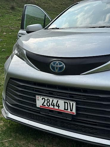 Toyota Sienna: 2021 г., 2.5 л, Гибрид, Минивэн at lalafo.kg Toyota Sienna: 2021 г., 2.5 л, Гибрид, Минивэн