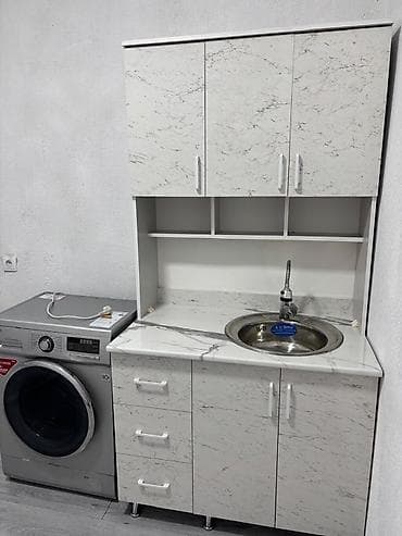 коттеджи продаю: - Планировка: светлая комната с окном и радиатором отопления — 2