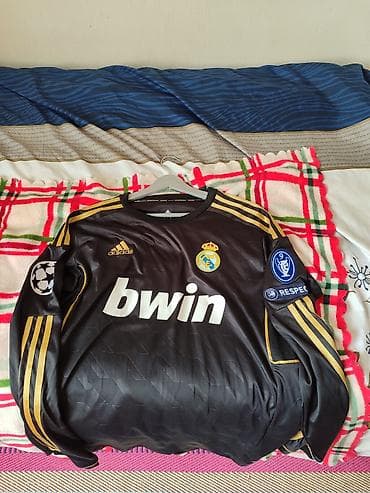 Ретро форма Реал Мадрид новая и оригинальная,рост 170-190
длина 72 см