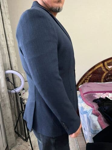 срочно продаю в связи с переездом: Продаю Пиджак мужской! состояние отличное как новое одевал пару раз — 3