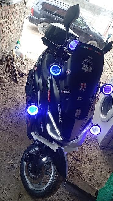 Мотозапчасти и аксессуары: Скутер/макси-скутер с тюнингом освещения и аксессуарами — 1