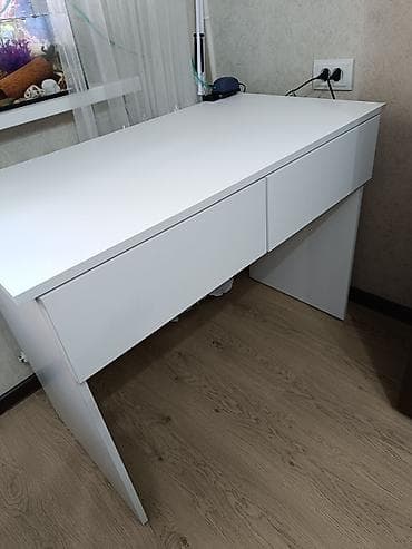 Стулья, табуретки: Продаю стол, делали на заказ отдам за 4500 окончательно, цвет белый — 2