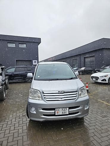 step 2: Toyota Noah: 2003 г., 2 л, Автомат, Бензин, Минивэн — 3