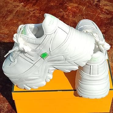 секонд хенд обувь: Удобные в ношении, лехкие, не проседает и не пожалтеет. Можно стирать — 2