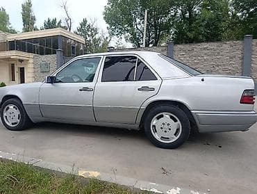 Mercedes-Benz W124: 1994 г., Механика, Седан