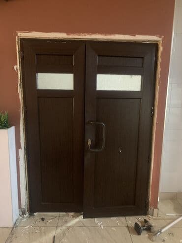 контейнер двер: Пластиковая дверь, Со стеклом, Турецкая, 200 * x 145 см, Б/у — 1