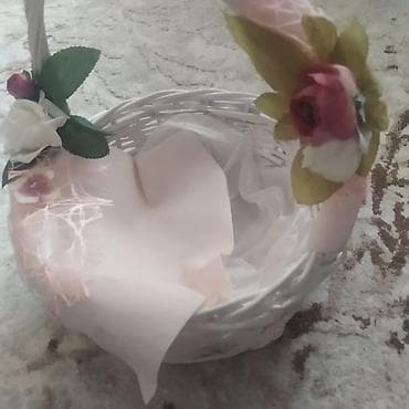 Инструменттер: . Продаю праздничные. корзины . оформленные для подарков. цена 1300 — 4