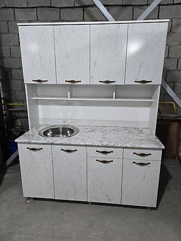 шкаф для кухнии: Кухонный гарнитур 
Размер: длина 1,5м
Доставка по городу есть — 1