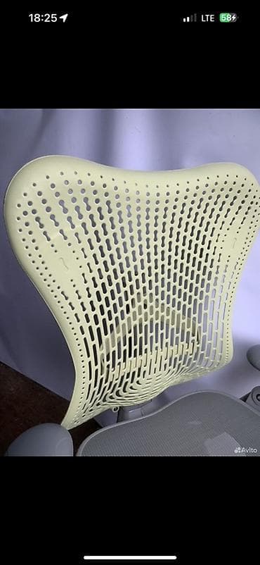 Офисные кресла: Эргономичное компьютерное кресло с сетчатой спинкой Herman Miller — 6