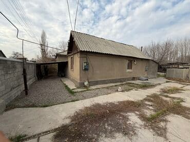 Дом на отдельном участке с капитальным забором и откатными воротами