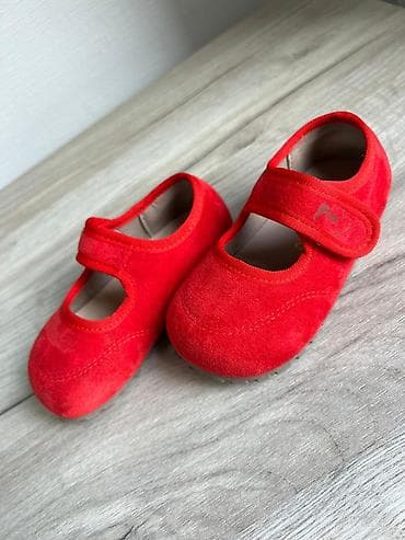 массажный тапочки: Продам б/у тапочки и красные туфельки, состояние хорошее. Размер 24 — 7