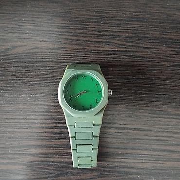 Зелёные наручные часы с арабскими цифрами - Кварцевый аналоговый