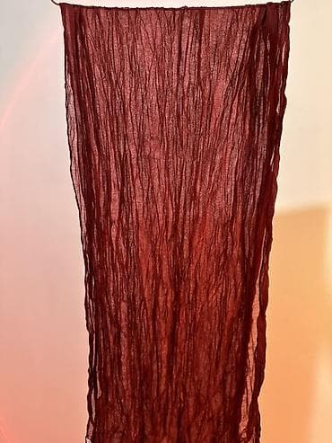 Чатырлар: Моюн орогуч, Жаңы, Аялдарга, түсү - Кызыл — 1