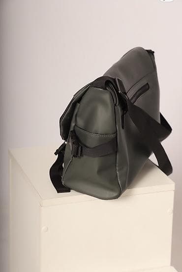 Рюкзактар: Сумка-мессенджер из водоотталкиваемого кожзаменителя, двуцветная — 6