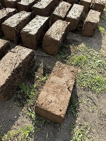 карпы: Саман/глиняный кирпич ручной формовки - Материал: смесь глины — 3