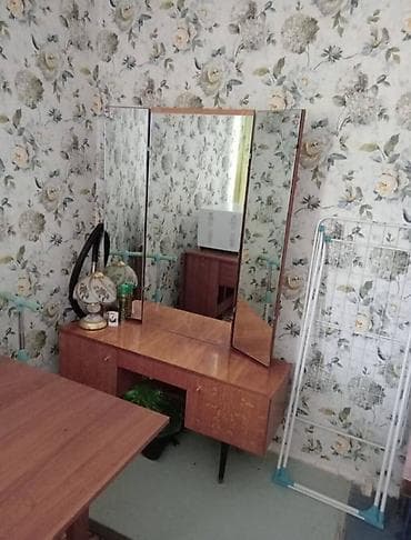 Другая мебель: Трюмо в хорошем состоянии. Зеркала целые. Б.У. Югославия, советское — 1