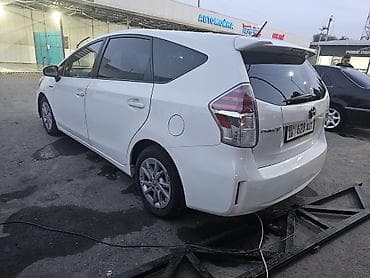 renault 21: Toyota Prius V: 2016 г., 1.8 л, Автомат, Гибрид, Универсал — 3