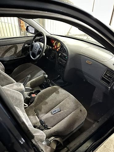м8 pro: Hyundai Elantra: 2002 г., Бензин, Седан — 6