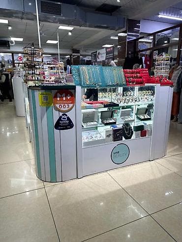 косметички: LOVE BEAUTY — островок косметики и бижутерии Продается витрина месте — 1