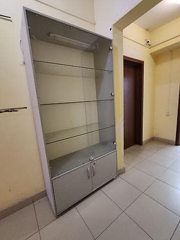 Большой шкаф для салона красоты